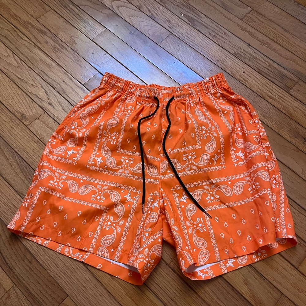 Young Men’s Orange Paisley Drawstring Shorts Casual Athleisure NWOT Size Small